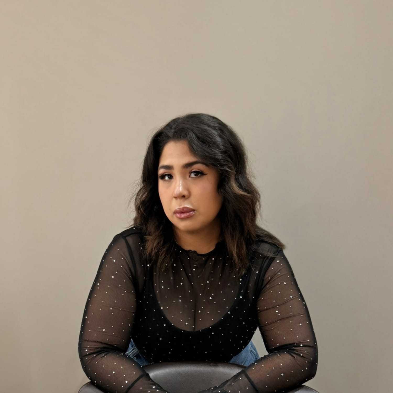Portrait of Nadia Parada Villeda, a professional stylist at Salon Khouri, showcasing their expertise and style.
